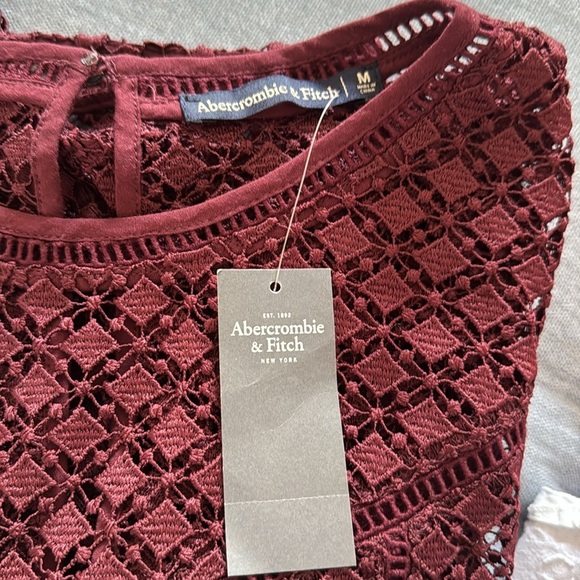 Abercrombie & Fitch Crochet Short Sleeve Blouse in Size Medium New With Tags - Picture 9 of 9